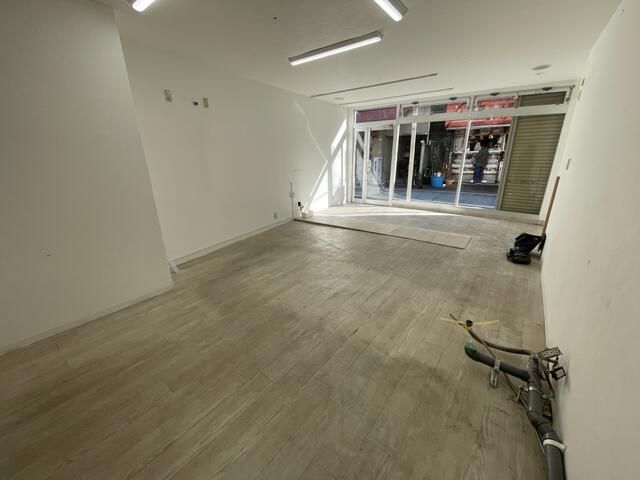 Retail Office Space for Rent in Arakawa Ward Tokyo 32.60 sqm - Thumbnail 4