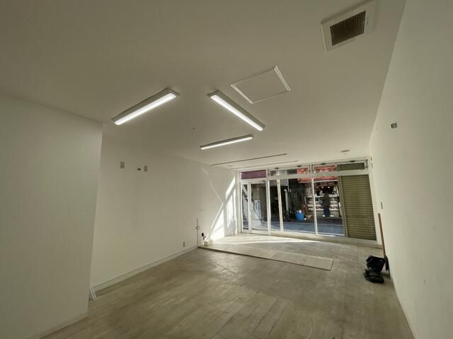 Retail Office Space for Rent in Arakawa Ward Tokyo 32.60 sqm - Thumbnail 3