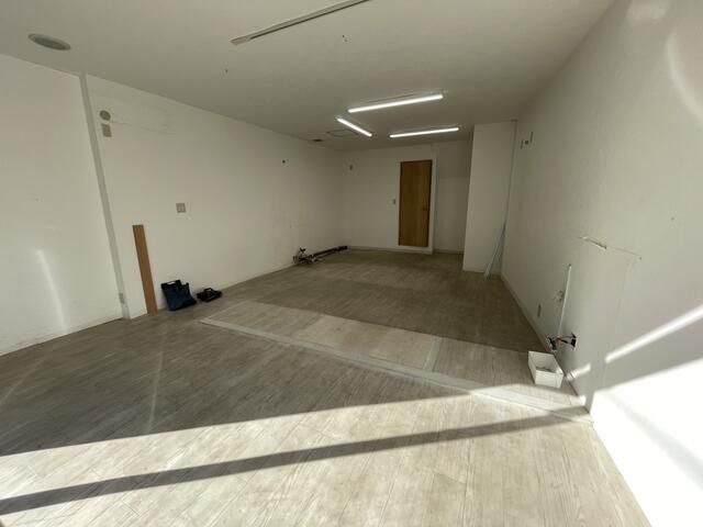 Retail Office Space for Rent in Arakawa Ward Tokyo 32.60 sqm - Thumbnail 2