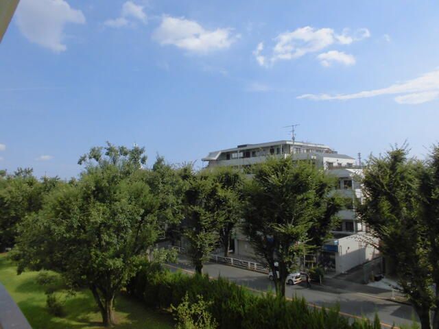 2LDK Apartment for Sale in Takiyama Danchi, Higashikurume, Tokyo - Thumbnail 4