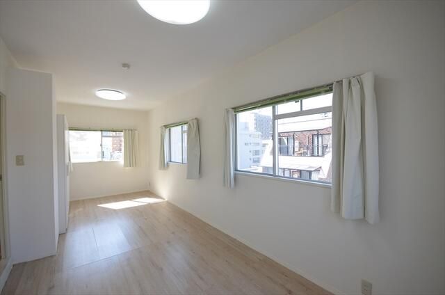 1LDK Apartment for Sale in Nakahara-ku, Kawasaki, Kanagawa - Thumbnail 2
