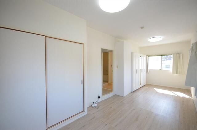 1LDK Apartment for Sale in Nakahara-ku, Kawasaki, Kanagawa - Thumbnail 3
