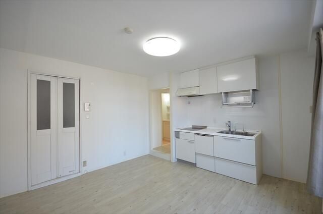 1LDK Apartment for Sale in Nakahara-ku, Kawasaki, Kanagawa - Thumbnail 4