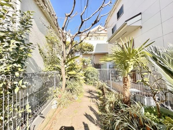 2005 3LDK Detached House for Sale in Chofu, Tokyo - Thumbnail 2