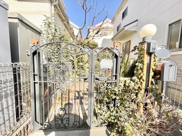 2005 3LDK Detached House for Sale in Chofu, Tokyo - Thumbnail 3