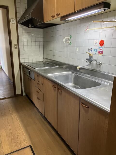 Spacious 6SLDK House in Quiet Wakayama Neighborhood - Image 19