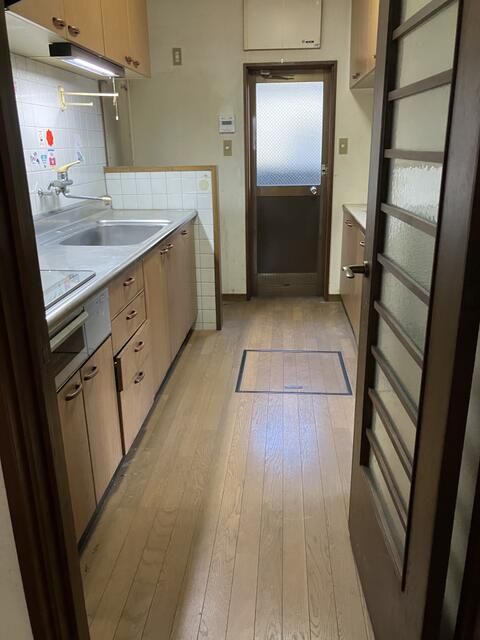 Spacious 6SLDK House in Quiet Wakayama Neighborhood - Image 22