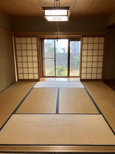 Spacious 6SLDK House in Quiet Wakayama Neighborhood - Image 22