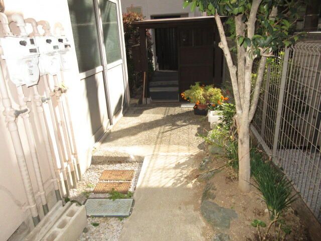 1K Apartment for Rent in Senkawa, Toshima, Tokyo - Thumbnail 2