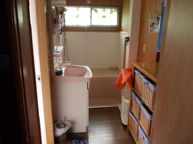 1975 Wooden 2LDK House for Sale in Kirishima, Kagoshima - Thumbnail 4