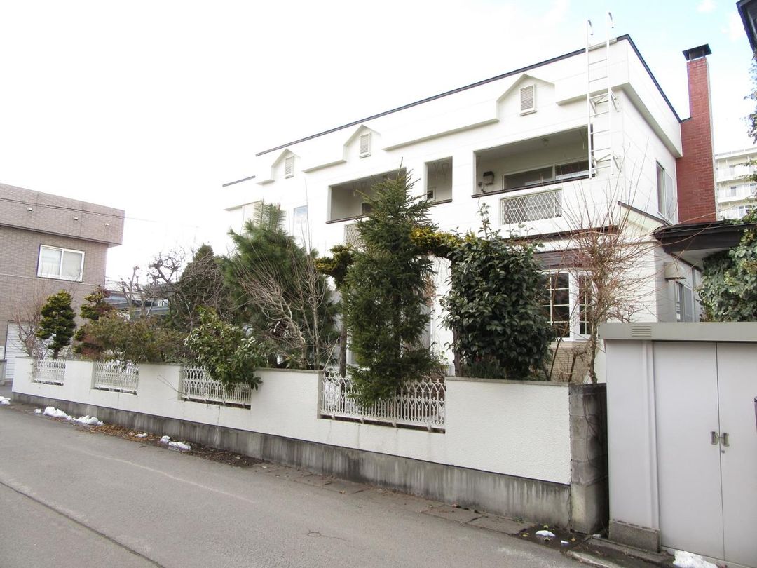 6LDK Corner Lot House for Sale in Hirosaki, Aomori - Thumbnail 2