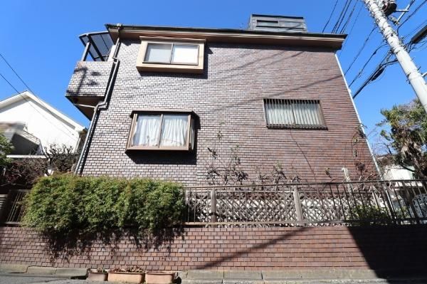 4LDK Corner-Plot House with Garage in Fuchu, Tokyo - Thumbnail 2