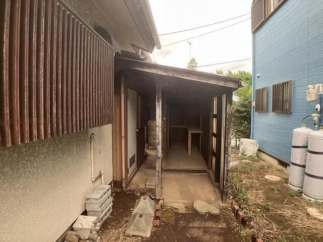 6DK House for Sale in Tsukuba with Rebuild Potential - Thumbnail 4