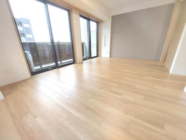Luxury 2LDK Apartment for Rent in Kashiwa, Chiba - Thumbnail 3