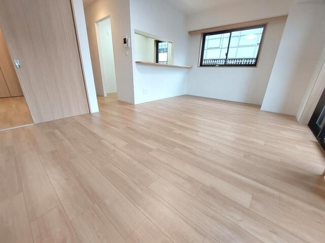 Luxury 2LDK Apartment for Rent in Kashiwa, Chiba - Thumbnail 2