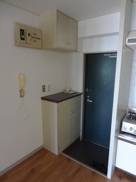 2K Apartment for Rent in Kawasaki City, Kanagawa - 32 sqm - Thumbnail 2