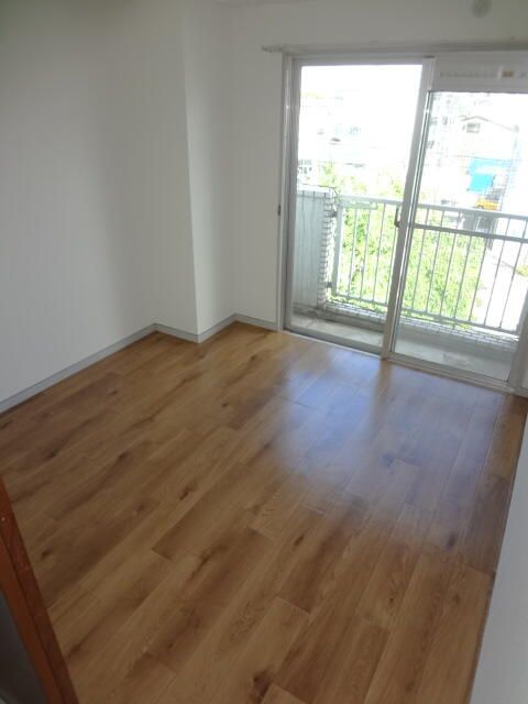 2K Apartment for Rent in Kawasaki City, Kanagawa - 32 sqm - Thumbnail 3