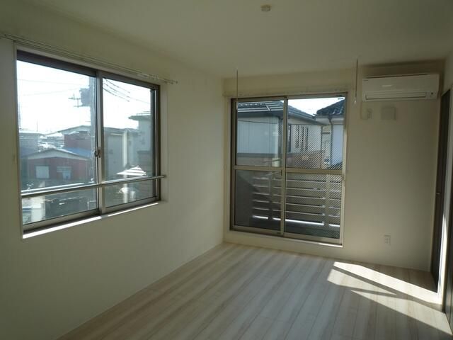 2LDK Terrace House for Rent in Kuki, Saitama - Near Station - Thumbnail 2