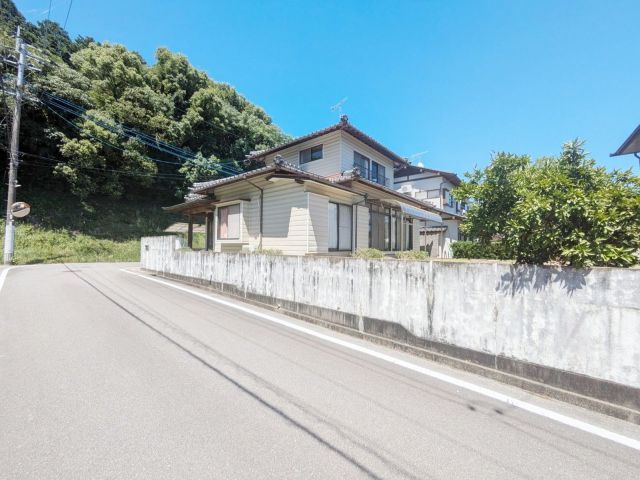 4LDK House for Sale in Chikushino, Fukuoka with 258 sqm Land - Image 7