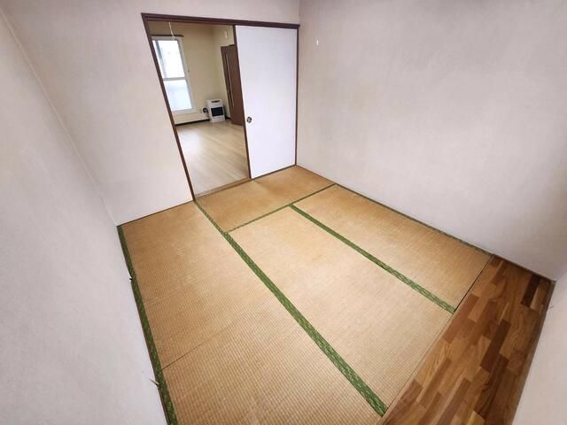 2LDK Apartment for Rent in Takikawa, Hokkaido - Thumbnail 3