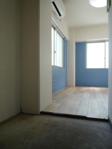 Affordable 1R Apartment for Rent in Kawasaki's Tama Ward - Thumbnail 4