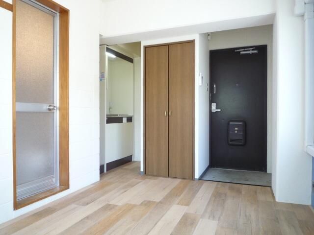 Affordable 1R Apartment for Rent in Kawasaki's Tama Ward - Thumbnail 2