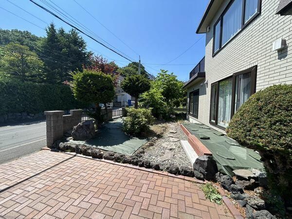 5LDK Family Home with Roof Balcony in Sapporo Makomanai - Image 11