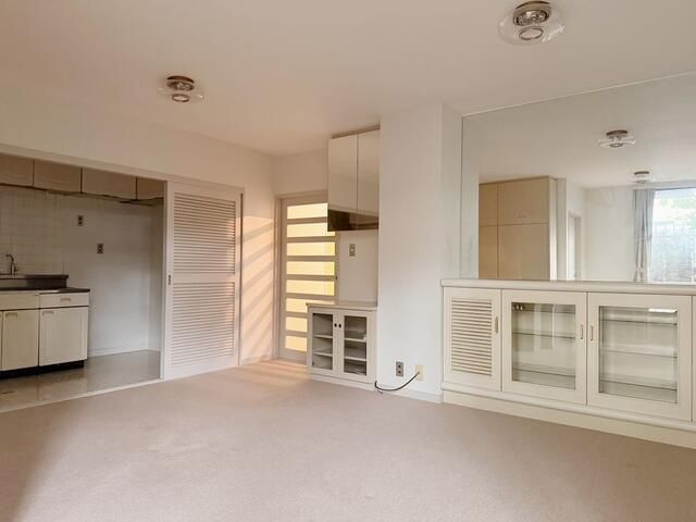 2LDK Apartment for Sale in Meguro, Tokyo - 69.21m² - Thumbnail 3