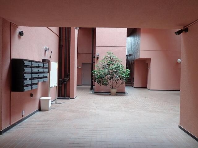 2LDK Apartment for Sale in Meguro, Tokyo - 69.21m² - Thumbnail 2