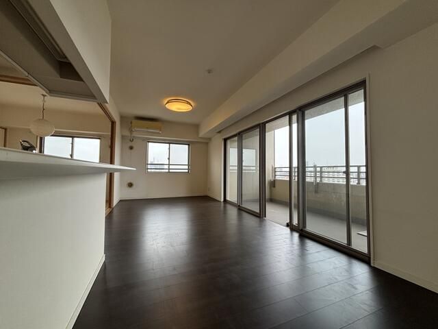 3LDK Apartment for Rent in Katsushika, Tokyo - Leven Riverale - Thumbnail 2