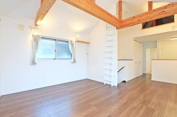 4LDK Wooden House for Sale in Zushi, Kanagawa - Thumbnail 2