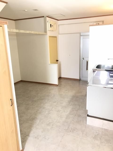 One-Room Apartment for Rent in Yokosuka, Kanagawa - Thumbnail 3
