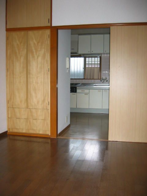 2DK Apartment for Rent in Komae, Tokyo – 39.66 sqm - Thumbnail 4