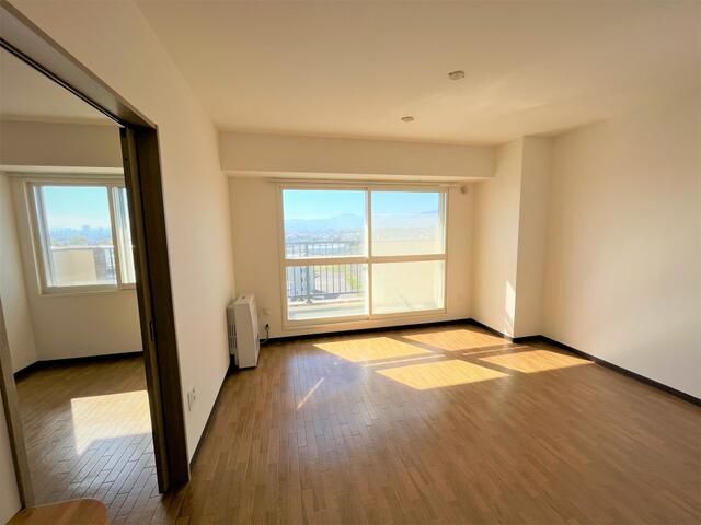 2LDK Apartment for Rent in Yurigahara, Sapporo - Thumbnail 3