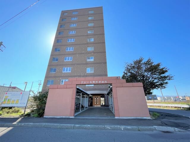 2LDK Apartment for Rent in Yurigahara, Sapporo - Thumbnail 2