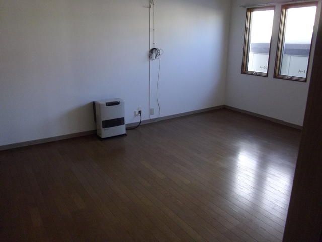 Prince Court Matsumori 2LDK Apartment for Rent in Hirosaki, Aomori - Thumbnail 4
