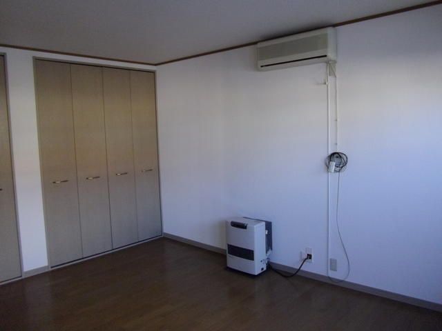 Prince Court Matsumori 2LDK Apartment for Rent in Hirosaki, Aomori - Thumbnail 3