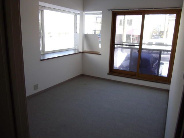 Prince Court Matsumori 2LDK Apartment for Rent in Hirosaki, Aomori - Thumbnail 2