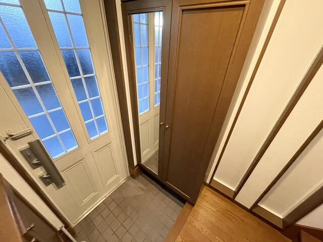3-Story Townhouse for Rent in Meguro's Aobadai, Tokyo - Thumbnail 2