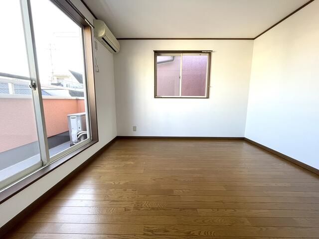 3-Story Townhouse for Rent in Meguro's Aobadai, Tokyo - Thumbnail 4