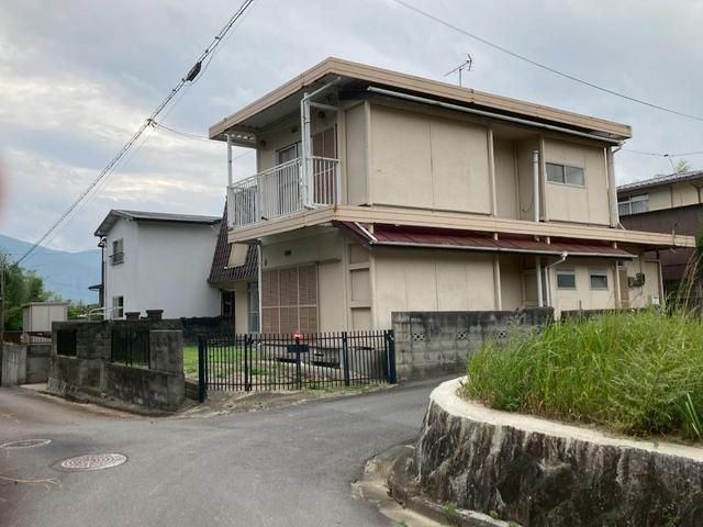 1975 6DK House for Sale in Higashihiroshima with 3 Parking Spaces - Thumbnail 3