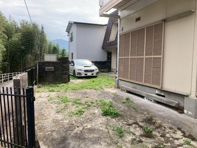 1975 6DK House for Sale in Higashihiroshima with 3 Parking Spaces - Thumbnail 4