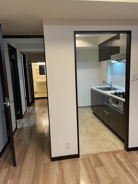3LDK Apartment for Sale in Nishi-Kamata, Ota-ku, Tokyo - Thumbnail 2
