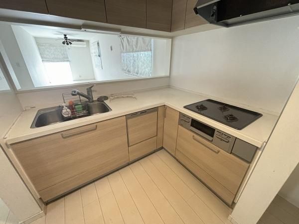 Modern 4LDK House for Sale in Kamakura, Kanagawa - Thumbnail 3