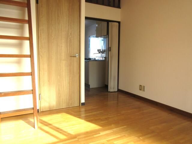 Student 1K Apartment with Loft near Seiseki-Sakuragaoka Station, Tama - Thumbnail 3