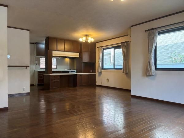 5LDK Detached House for Sale in Suginami, Tokyo - Thumbnail 3