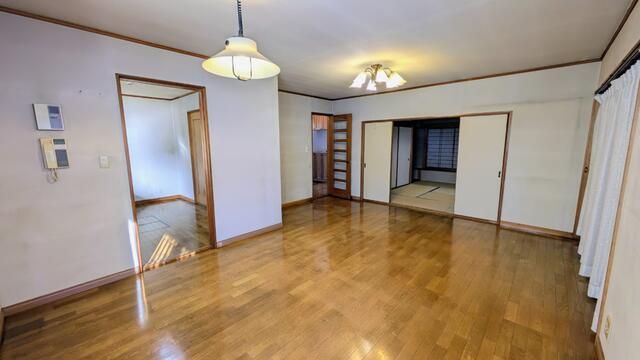 4LDK House for Sale in Satte, Saitama with Large Garden & Free Parking - Thumbnail 4