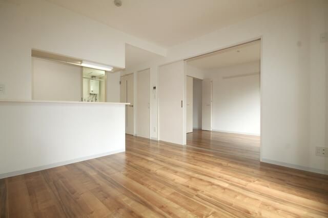 1LDK Apartment for Rent in Hiragishi, Sapporo, Hokkaido - Thumbnail 2