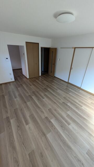 2LDK Apartment for Rent in Fukui City with Recent Renovation - Thumbnail 2