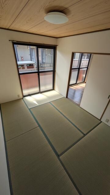 2LDK Apartment for Rent in Fukui City with Recent Renovation - Thumbnail 4